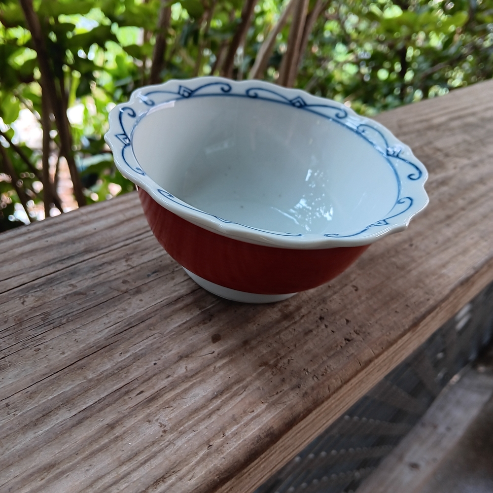 Vintage Japanese Porcelain Bowl Kutani Ware Scalloped Red Rust Blue White